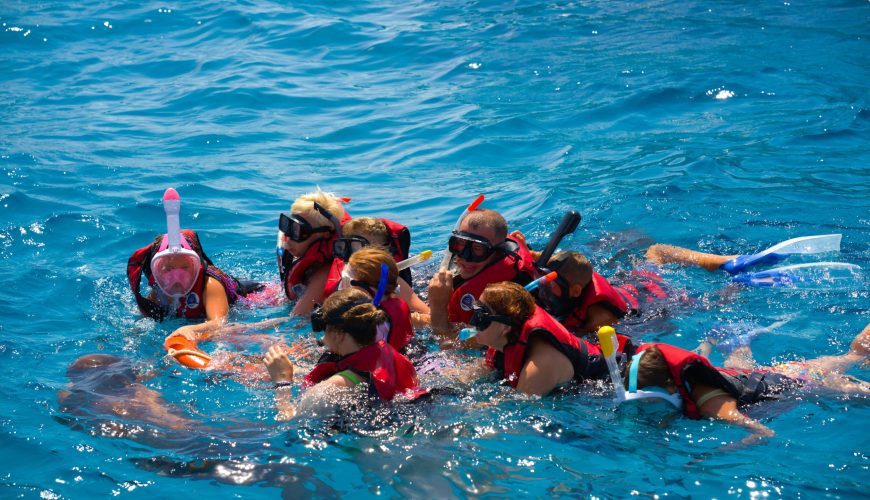 Discover the wonders of snorkeling in Hurghada. Dive into vibrant marine life and pristine coral reefs, with unforgettable underwater adventures.